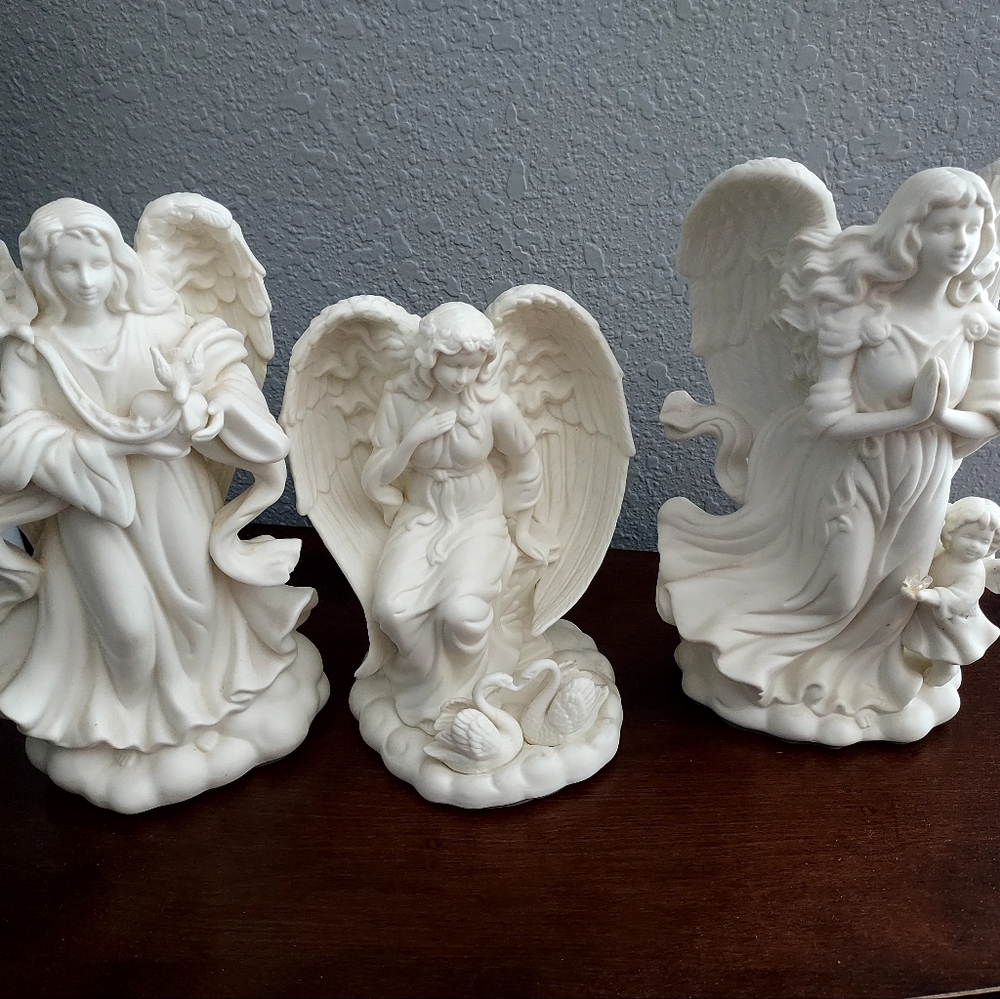 Ceramic angel set